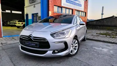 Citroën DS5 2012 - 10900 EUR, 184000 km - AUTO.MOTO.pt - 184000km - foto 10 de 17
