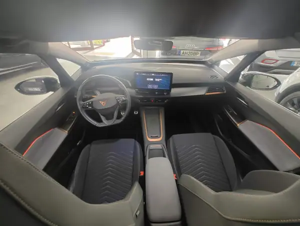 Cupra Born 2022 - 24900 EUR, 77000 km - AUTO.MOTO.pt - 77000km - foto 8 de 16