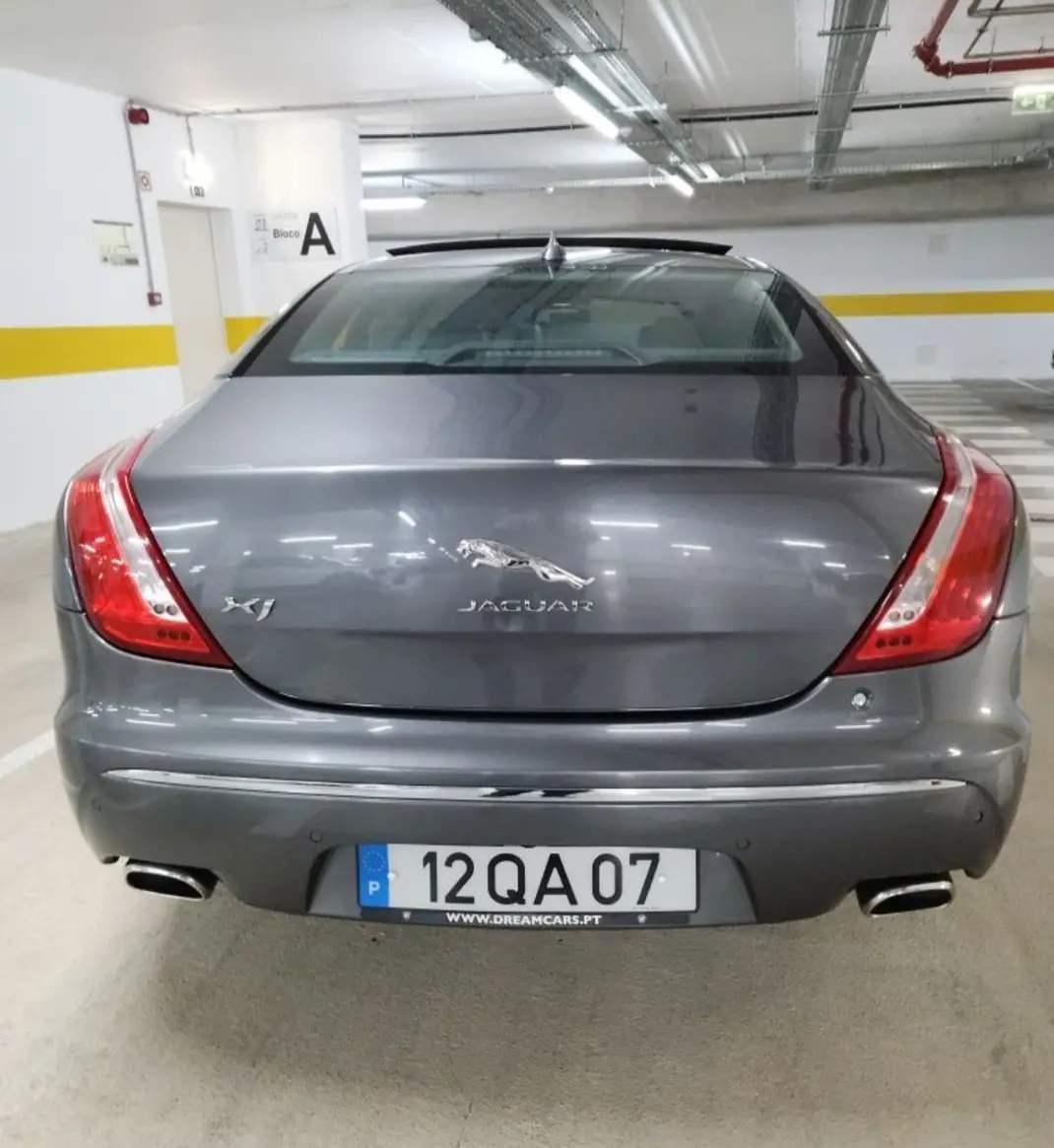 Jaguar XJ 2015 - 24999 EUR, 116000 km - AUTO.MOTO.pt - 116000km - foto 6 de 10