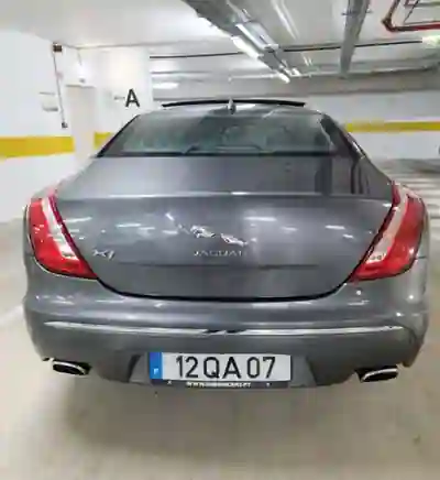 Jaguar XJ 2015 - 24999 EUR, 116000 km - AUTO.MOTO.pt - 116000km - foto 6 de 10