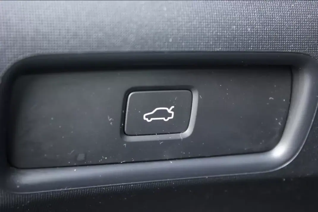Polestar 2 2023 - 32900 EUR, 67092 km - AUTO.MOTO.pt - 67092km - foto 22 de 24
