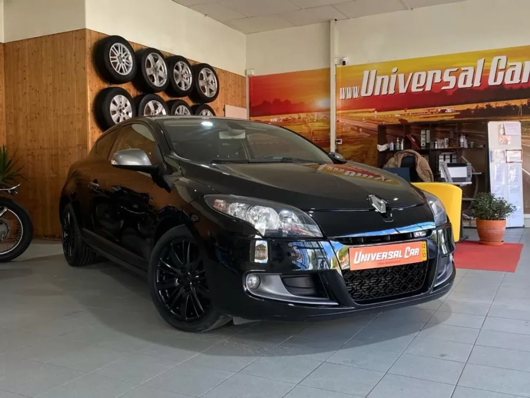 Renault Mégane Coupe 2012 - 11900 EUR, 157000 km - AUTO.MOTO.pt - 157000km - foto 1 de 17