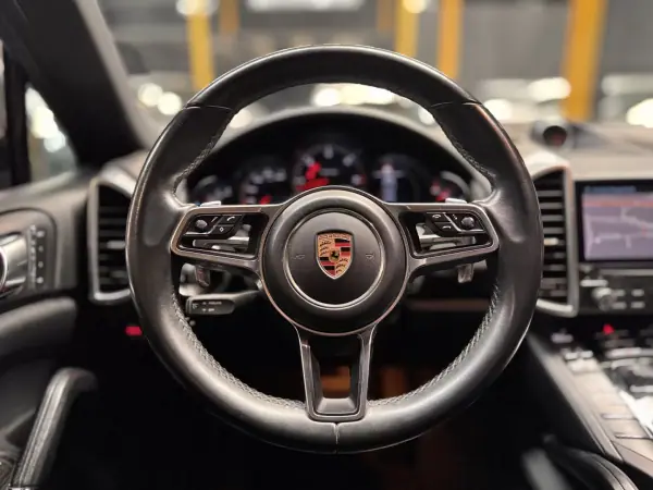 Porsche Cayenne 2017 - 42990 EUR, 155600 km - AUTO.MOTO.pt - 155600km - foto 13 de 31