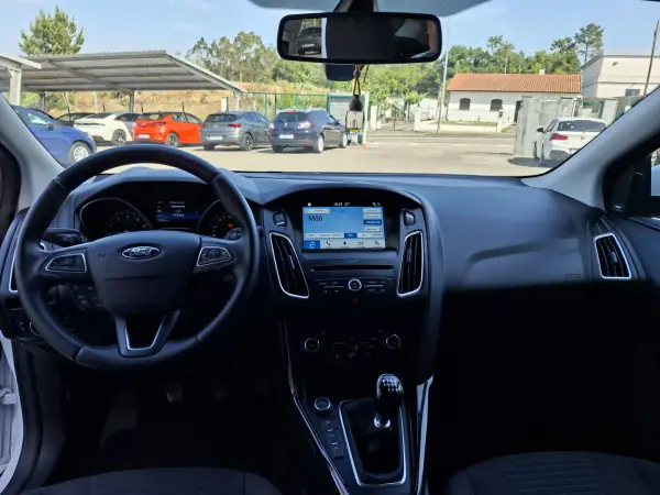 Ford Focus 2017 - 11500 EUR, 55000 km - AUTO.MOTO.pt - 55000km - foto 17 de 32