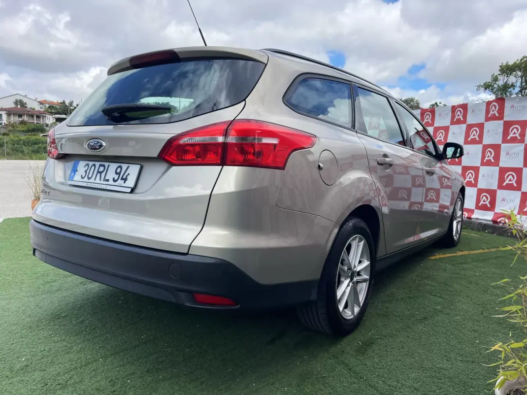 Ford Focus SW 2016 - 10490 EUR, 154200 km - AUTO.MOTO.pt - 154200km - foto 3 de 20