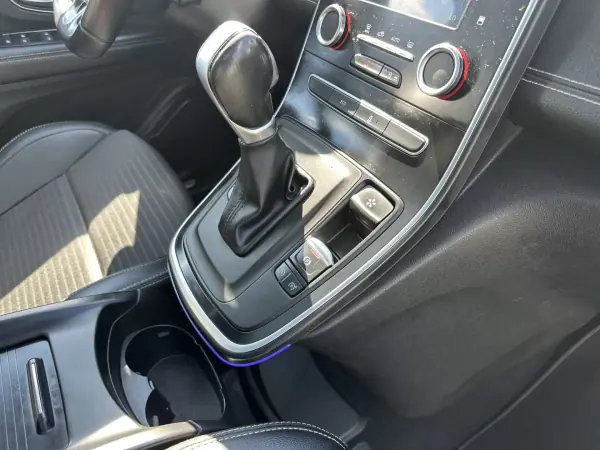 Renault Scénic 2016 - 10900 EUR, 220000 km - AUTO.MOTO.pt - 220000km - foto 64 de 66