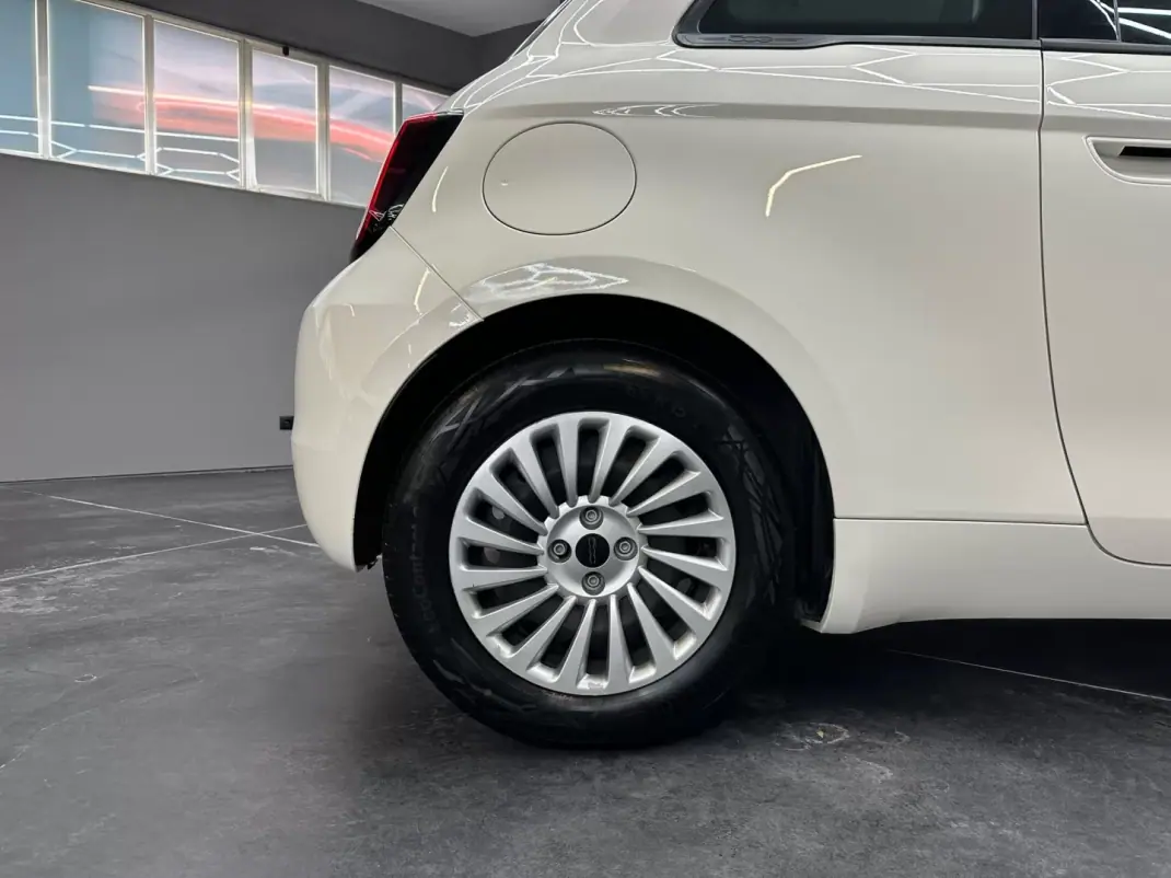 Fiat 500e 2023 - 16400 EUR, 14615 km - 14615km - foto 3 de 8