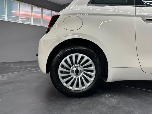 Fiat 500e 2023 - 18900 EUR, 14615 km - AUTO.MOTO.pt - 14615km - foto 3 de 8