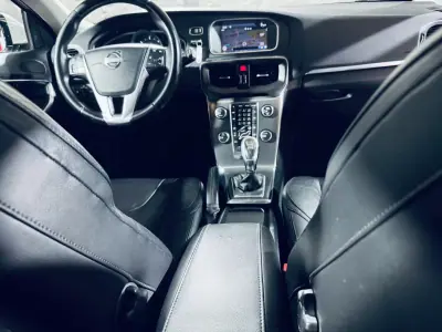 Volvo V40 2013 - 9990 EUR, 258002 km - AUTO.MOTO.pt - 258002km - foto 15 de 31