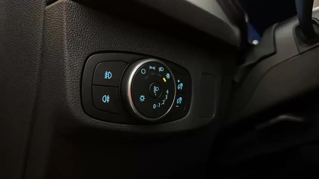 Ford Focus 2025 - 22990 EUR, 11701 km - AUTO.MOTO.pt - 11701km - foto 18 de 35