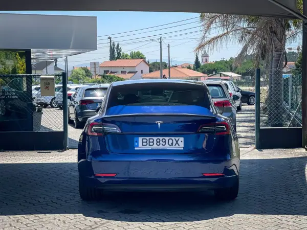 Tesla Model 3 2019 - 28990 EUR, 85000 km - AUTO.MOTO.pt - 85000km - foto 4 de 12
