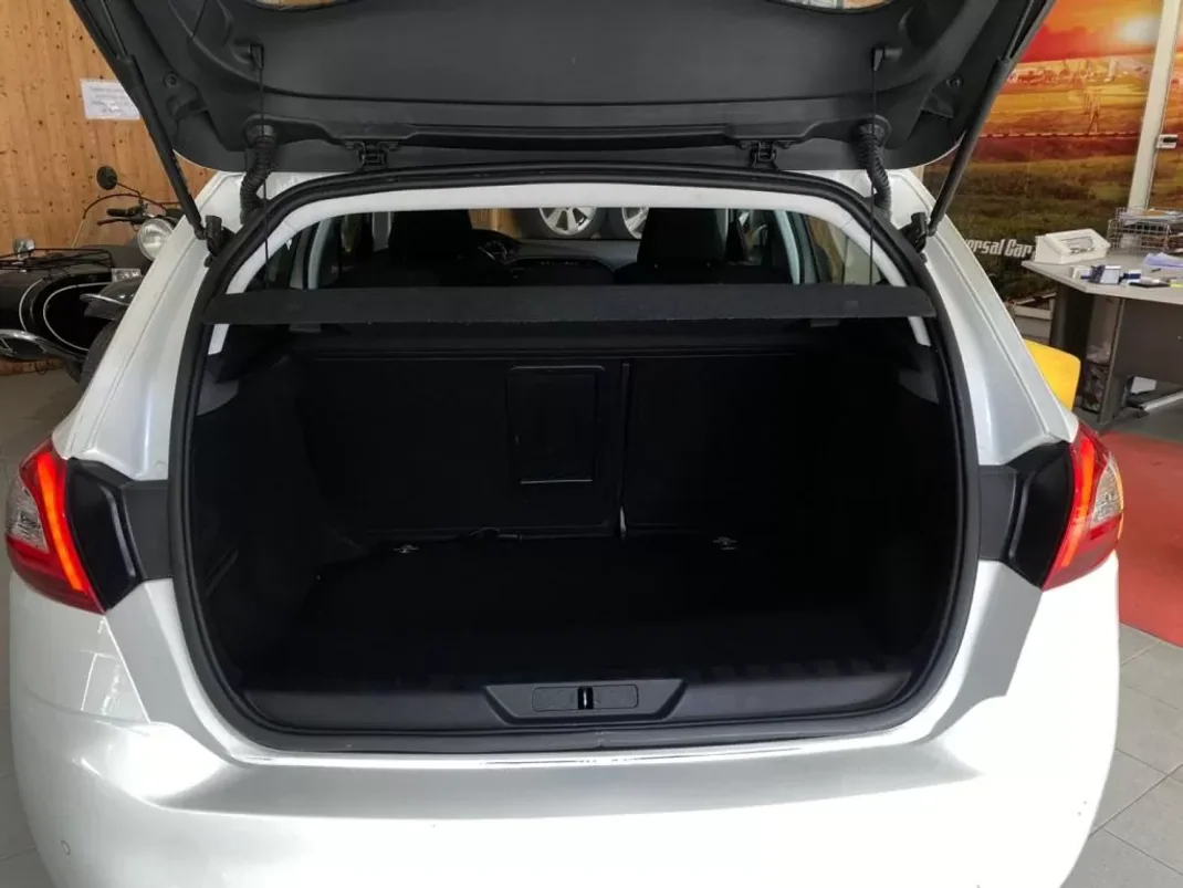 Peugeot 308 2016 - 14200 EUR, 132000 km - AUTO.MOTO.pt - 132000km - foto 5 de 23