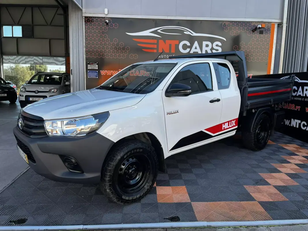 Toyota HILUX 2.4 D-4D 4WD CE TRI-BASCULANTE 2018 - 25900 EUR, 198136 km - AUTO.MOTO.pt - 198136km - foto 1 de 9