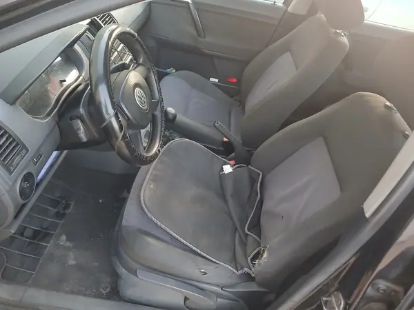 Volkswagen Polo 2004 - 1800 EUR, 22800 km - 22800km - foto 11 de 14