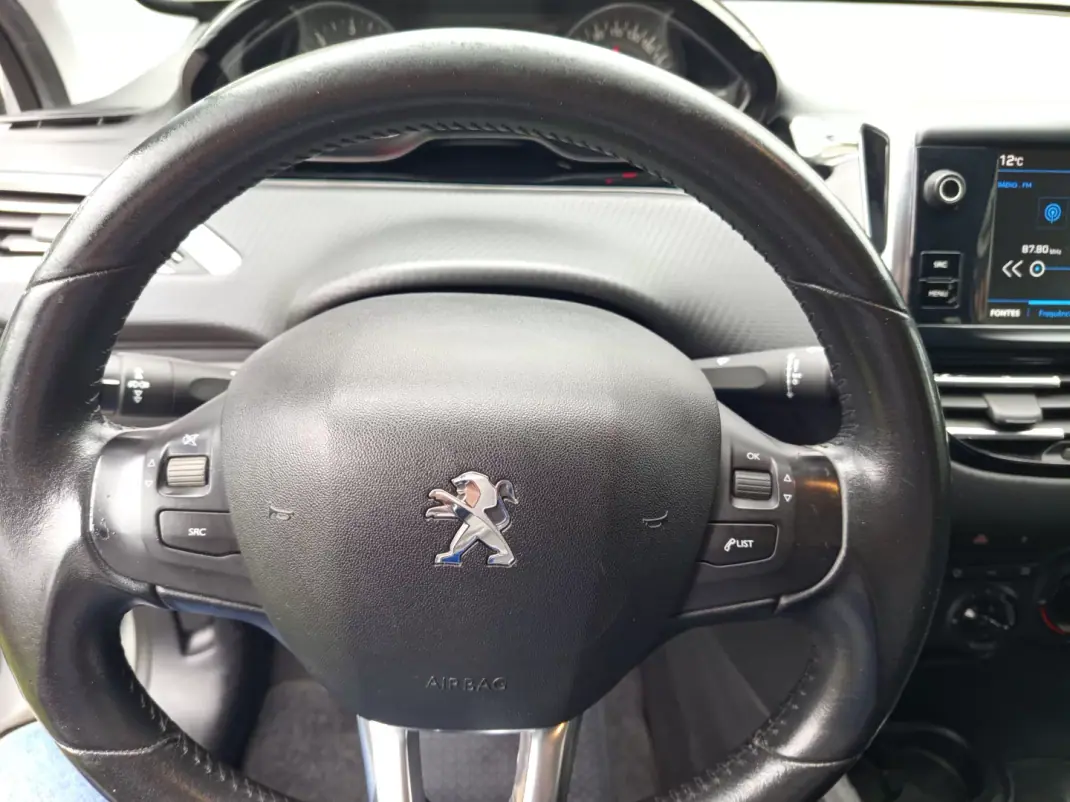 Peugeot 208 2017 - 10990 EUR, 163895 km - AUTO.MOTO.pt - 163895km - foto 10 de 11