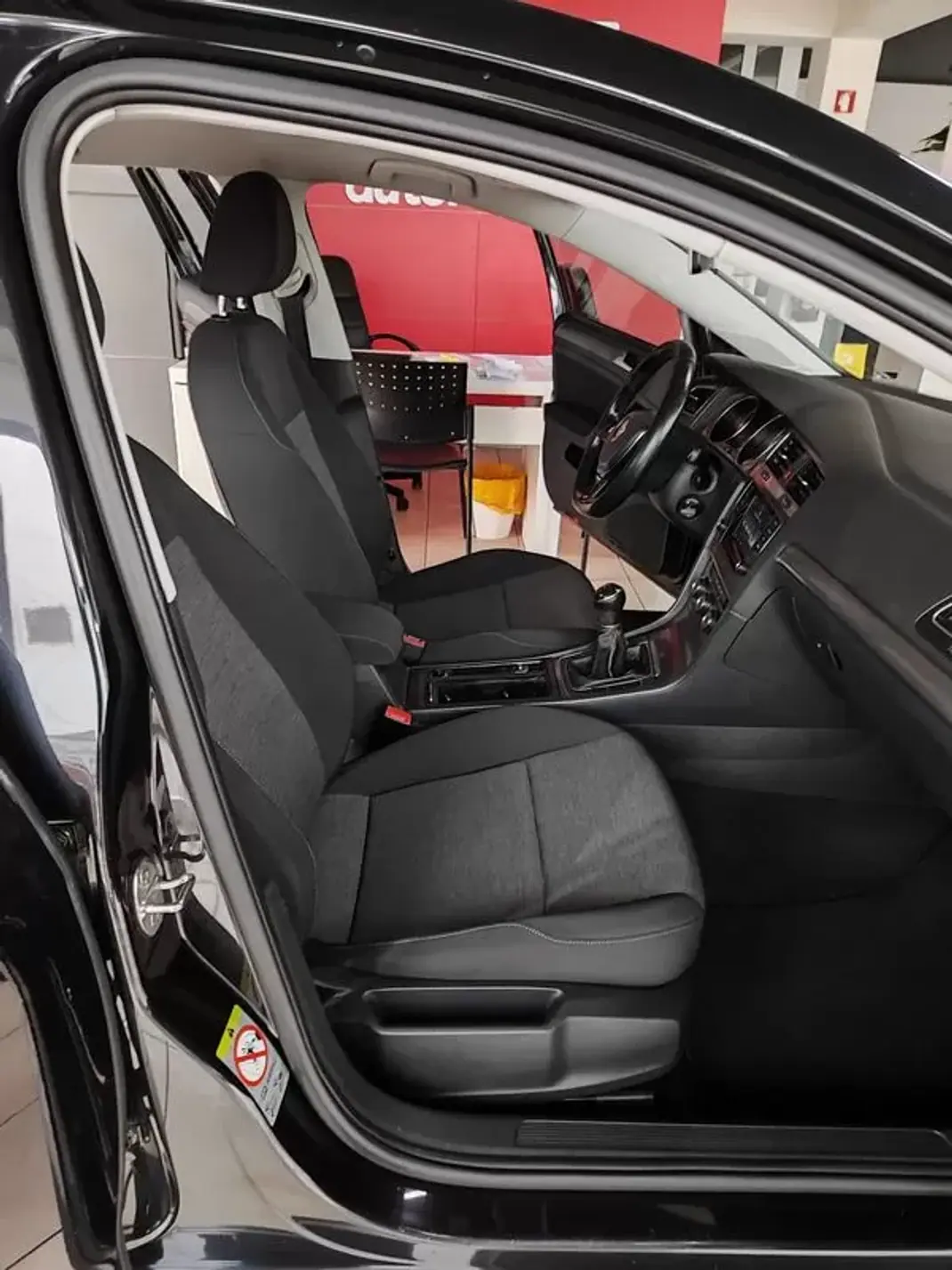 Volkswagen Golf 2013 - 10750 EUR, 198000 km - AUTO.MOTO.pt - 198000km - foto 18 de 34