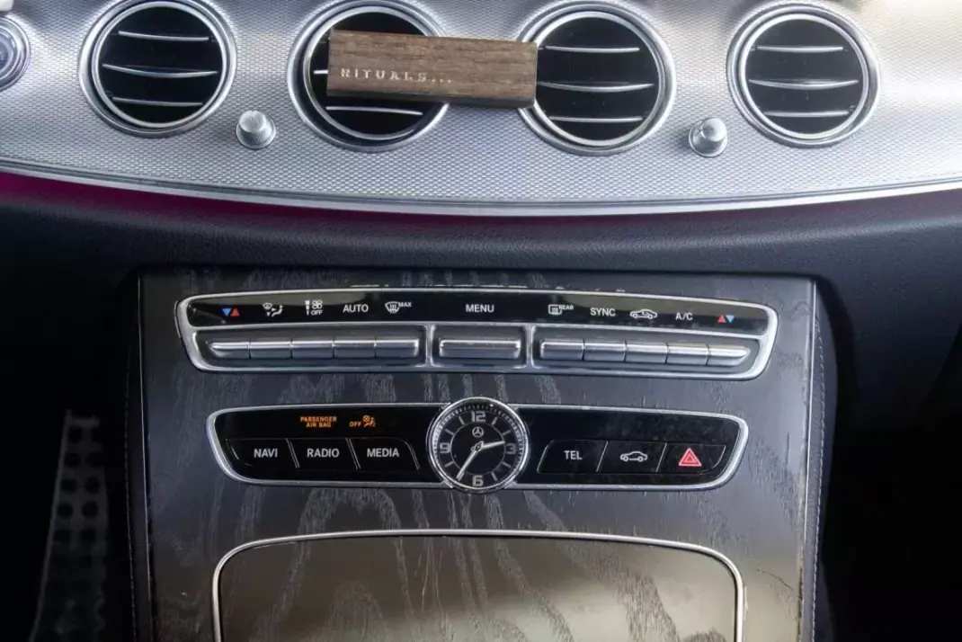 Mercedes-Benz E 300 2019 - 29900 EUR, 168000 km - AUTO.MOTO.pt - 168000km - foto 20 de 22