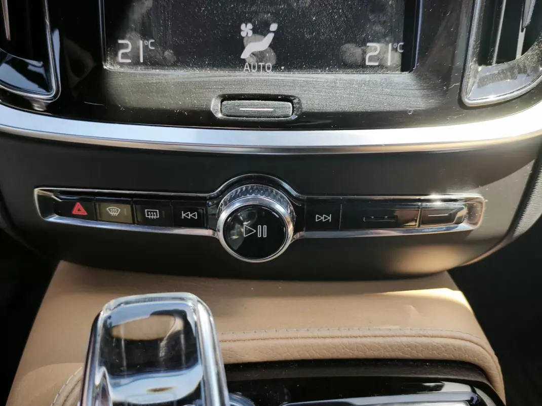 Volvo V60 2019 - 22900 EUR, 182000 km - 182000km - foto 16 de 25
