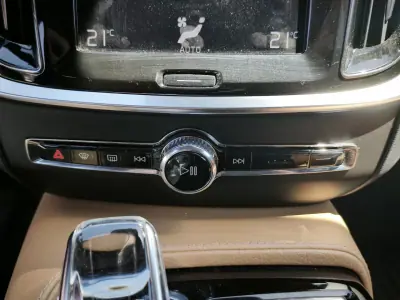 Volvo V60 2019 - 24900 EUR, 182000 km - AUTO.MOTO.pt - 182000km - foto 16 de 25
