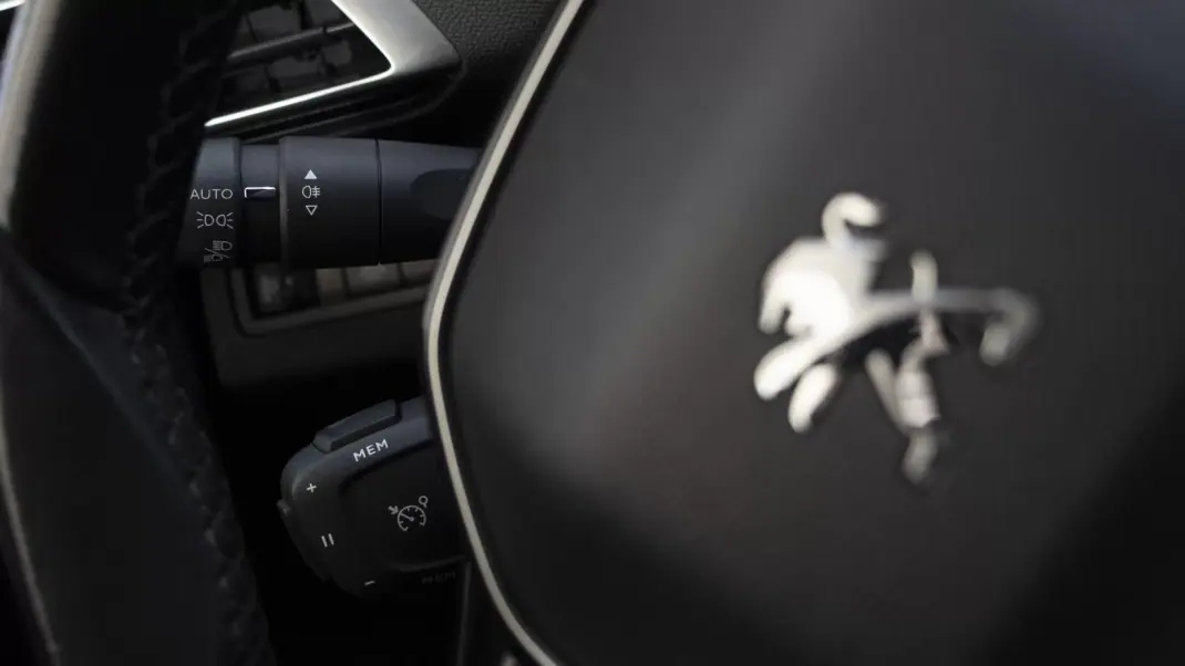 Peugeot 3008 2022 - 21750 EUR, 58000 km - AUTO.MOTO.pt - 58000km - foto 22 de 35