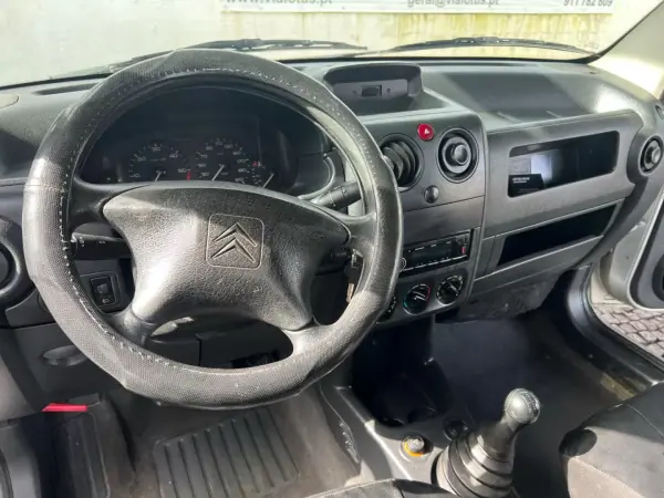 Citroën Berlingo 2003 - 2500 EUR, 375000 km - AUTO.MOTO.pt - 375000km - foto 9 de 13