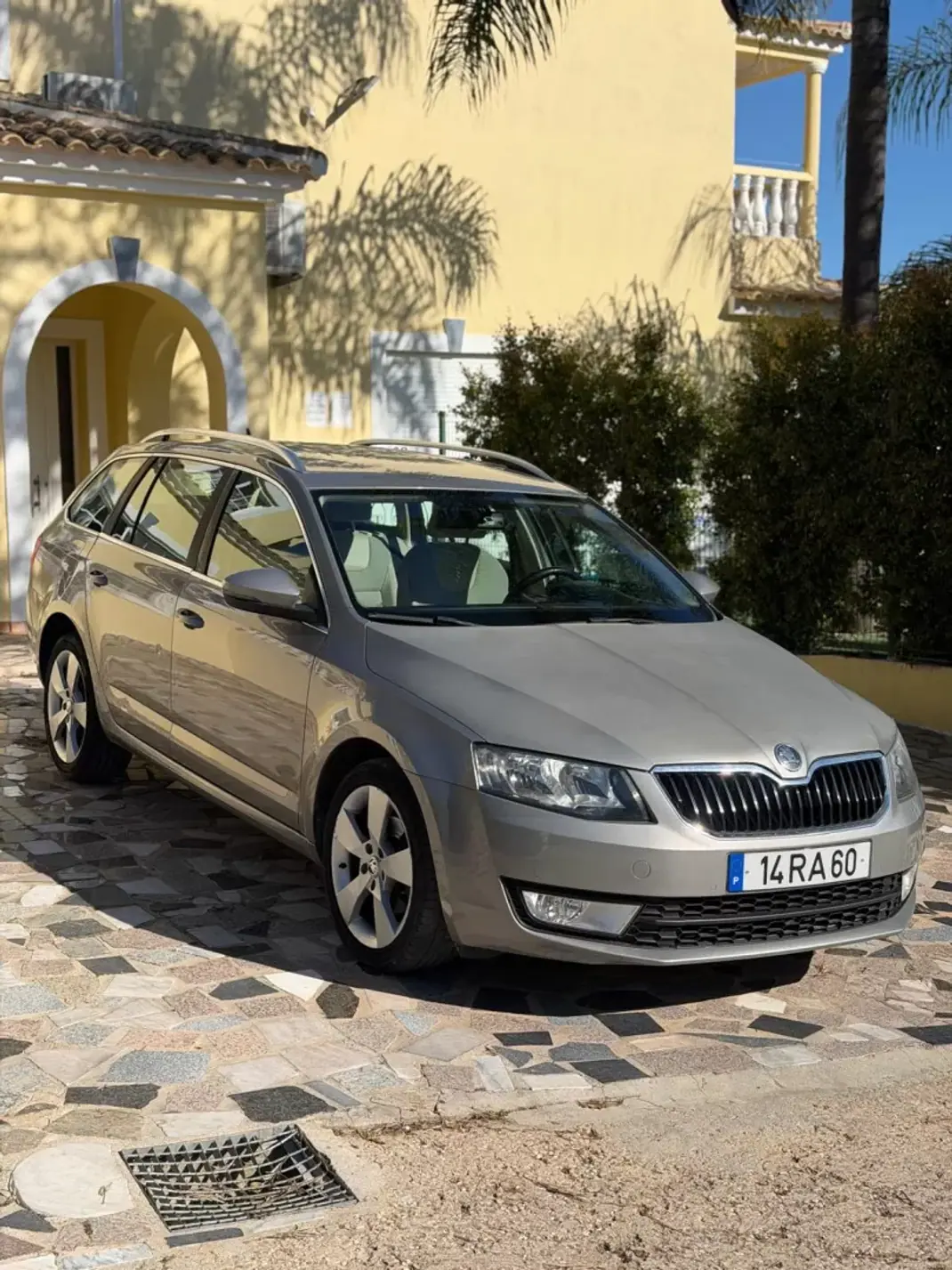 Skoda Octavia 2013 - 10990 EUR, 153882 km - AUTO.MOTO.pt - 153882km - foto 1 de 10