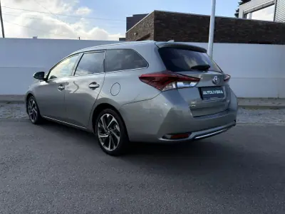 Toyota Auris Touring Sports 2016 - 13200 EUR, 183145 km - foto 3 de 16