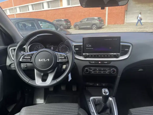 Kia XCeed 2025 - 19900 EUR, 24000 km - AUTO.MOTO.pt - 24000km - foto 12 de 16