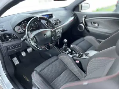 Renault Mégane Coupe 2013 - 24500 EUR, 105200 km - AUTO.MOTO.pt - 105200km - foto 12 de 25