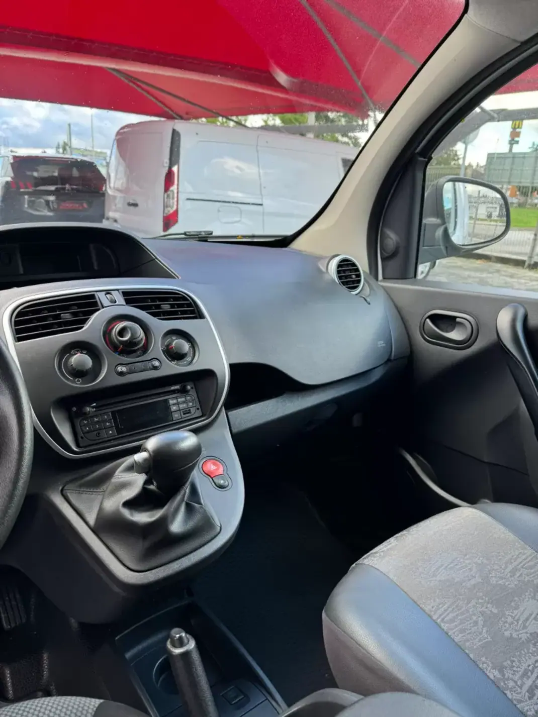 Renault Kangoo E-Tech 2021 - 14750 EUR, 34426 km - AUTO.MOTO.pt - 34426km - foto 7 de 8