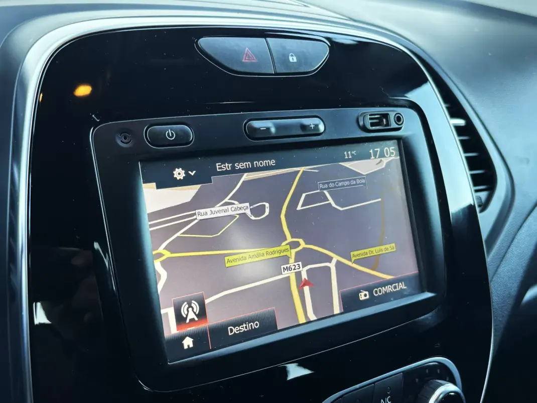 Renault Captur 2018 - 13950 EUR, 119000 km - AUTO.MOTO.pt - 119000km - foto 32 de 42