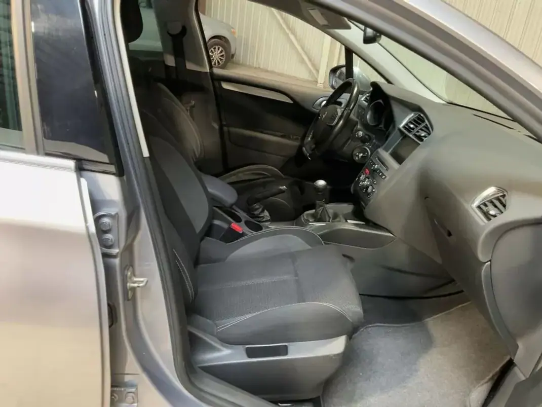 Citroën C4 2017 - 9690 EUR, 90951 km - AUTO.MOTO.pt - 90951km - foto 10 de 11