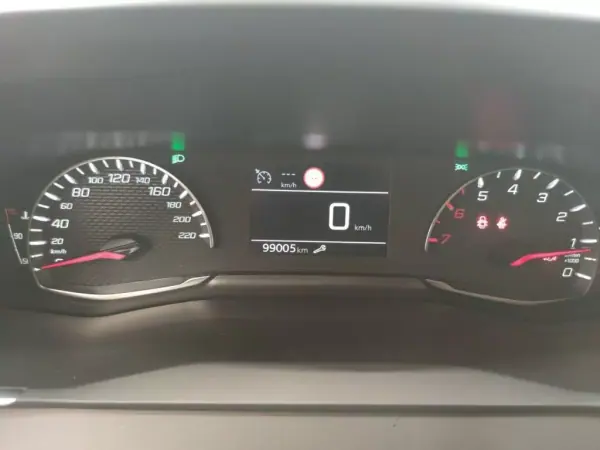 Peugeot 208 2023 - 14550 EUR, 98998 km - 98998km - foto 6 de 10