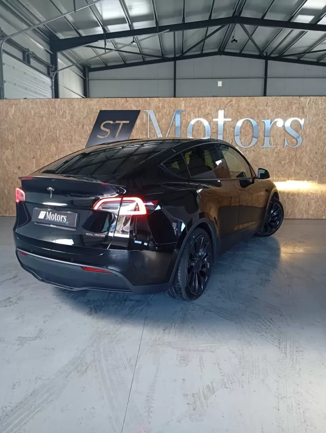 Tesla Model Y 2022 - 37500 EUR, 92000 km - AUTO.MOTO.pt - 92000km - foto 3 de 20
