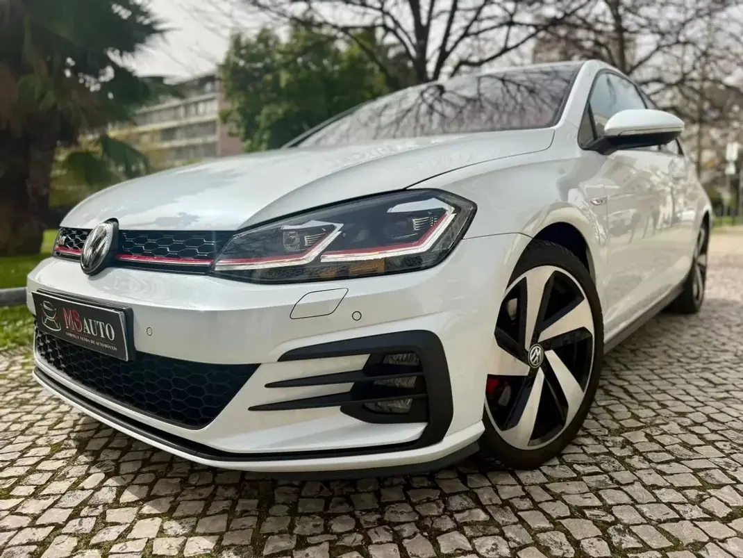 Volkswagen Golf 2017 - 23990 EUR, 87650 km - AUTO.MOTO.pt - 87650km - foto 19 de 38