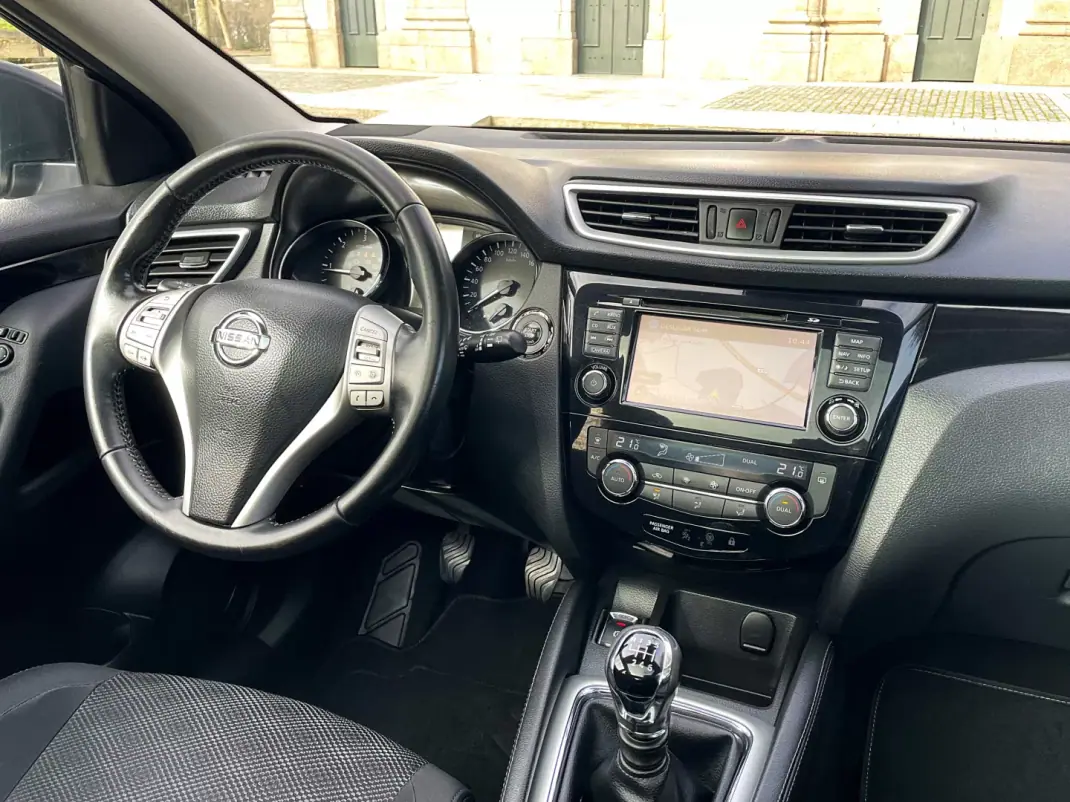 Nissan Qashqai 2017 - 13700 EUR, 243000 km - AUTO.MOTO.pt - 243000km - foto 20 de 28