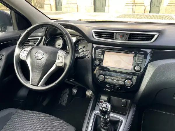 Nissan Qashqai 2017 - 13700 EUR, 243000 km - AUTO.MOTO.pt - 243000km - foto 20 de 28