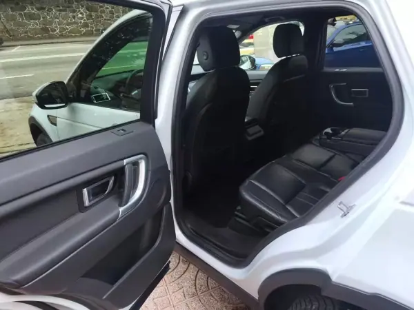 Land Rover Discovery Sport 2016 - 21500 EUR, 178000 km - AUTO.MOTO.pt - 178000km - foto 20 de 33