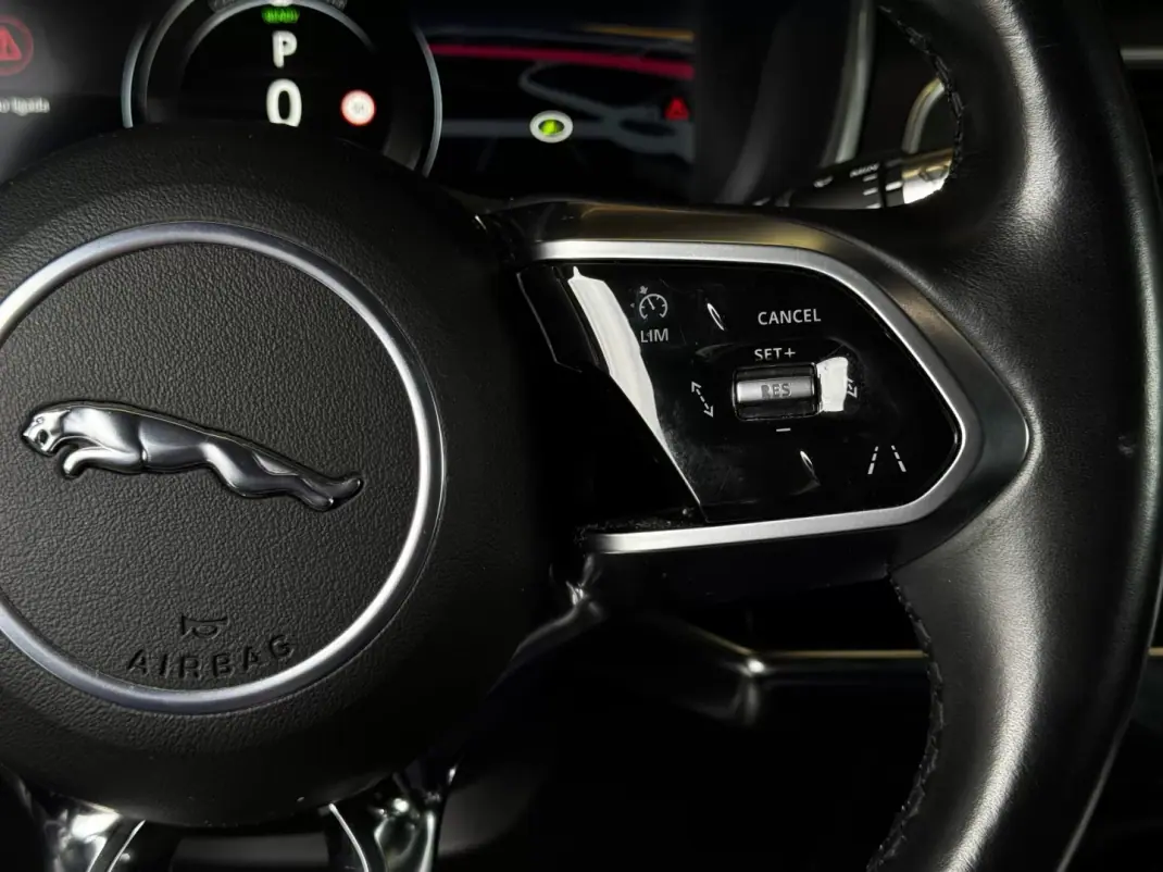 Jaguar I-Pace 2018 - 26990 EUR, 118500 km - AUTO.MOTO.pt - 118500km - foto 24 de 35