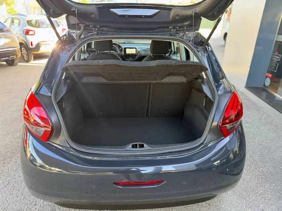 Peugeot 208 2019 - 11900 EUR, 151021 km - AUTO.MOTO.pt - 151021km - foto 12 de 21