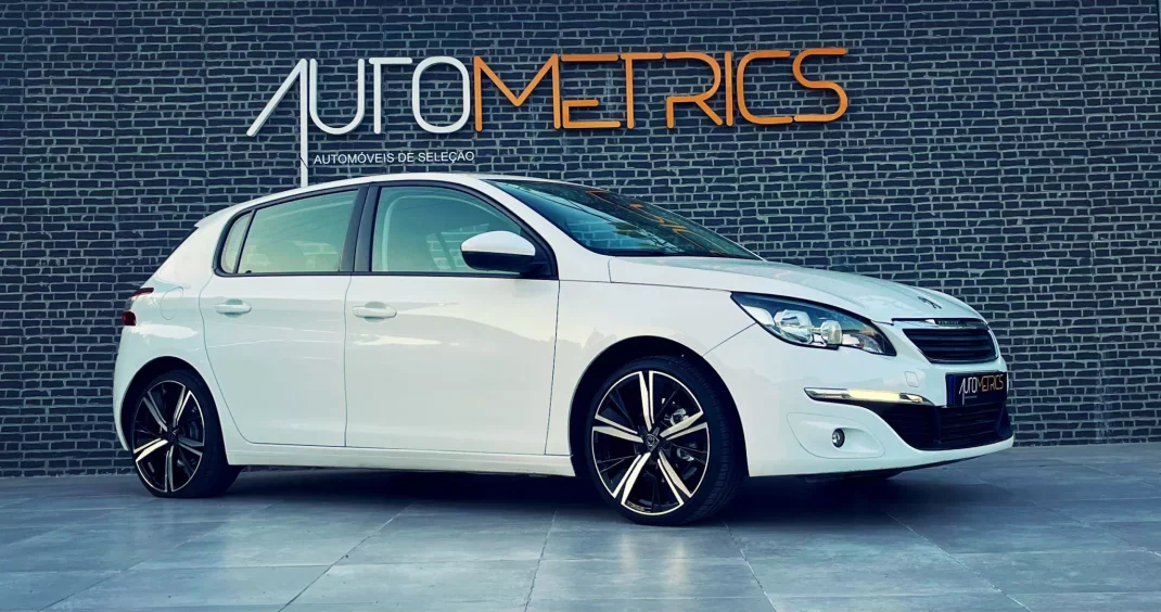 Peugeot 308 2014 - 12500 EUR, 151000 km - AUTO.MOTO.pt - 151000km - foto 14 de 16