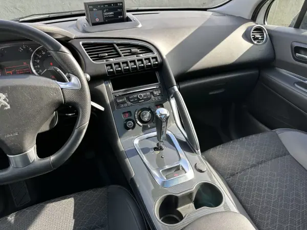 Peugeot 3008 2014 - 8400 EUR, 220000 km - AUTO.MOTO.pt - 220000km - foto 31 de 62