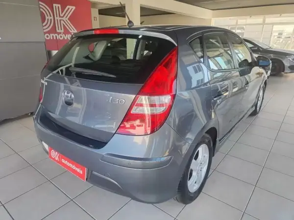 Hyundai i30 2011 - 7250 EUR, 112000 km - AUTO.MOTO.pt - 112000km - foto 4 de 35