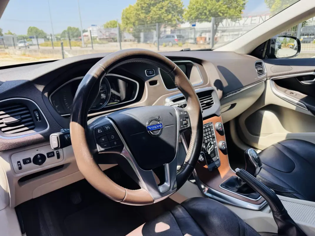 Volvo V40 Cross Country 2014 - 11500 EUR, 193000 km - 193000km - foto 6 de 18