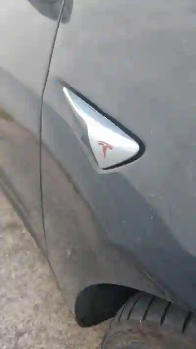 Tesla Model 3 2019 - 22600 EUR, 214980 km - 214980km - foto 11 de 14