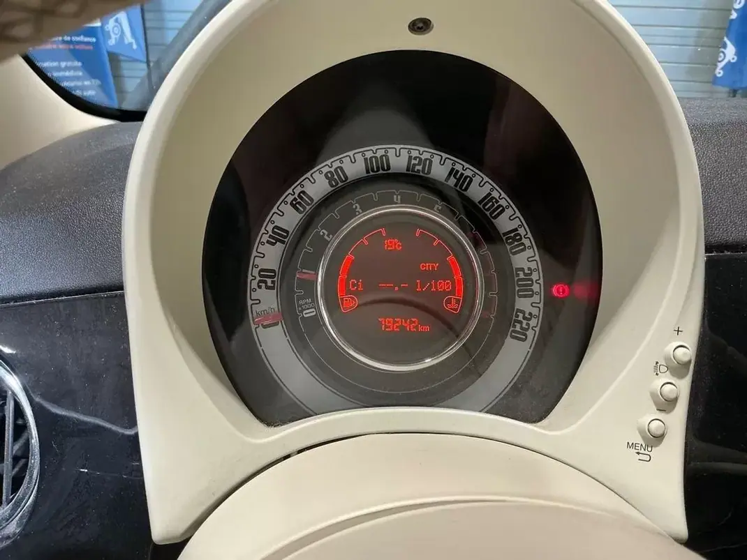 Fiat 500 2018 - 9980 EUR, 79242 km - AUTO.MOTO.pt - 79242km - foto 7 de 12