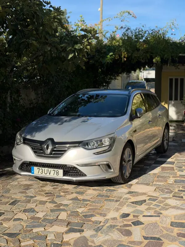Renault Mégane 2018 - 16900 EUR, 102599 km - AUTO.MOTO.pt - 102599km - foto 2 de 12