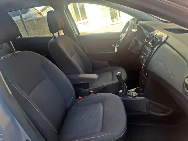 Dacia Sandero 2018 - 8500 EUR, 155000 km - AUTO.MOTO.pt - 155000km - foto 21 de 22