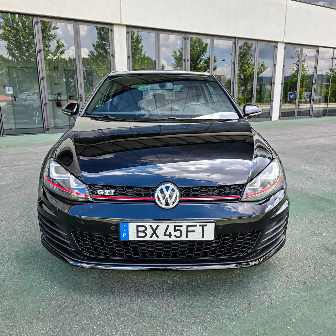 Volkswagen Golf 2015 - 18990 EUR, 105640 km - AUTO.MOTO.pt - 105640km - foto 4 de 15