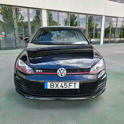 Volkswagen Golf 2015 - 18990 EUR, 105640 km - AUTO.MOTO.pt - 105640km - foto 4 de 15